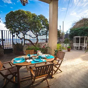 https://holiday-home-agatina.taorminaitalyhotels.com